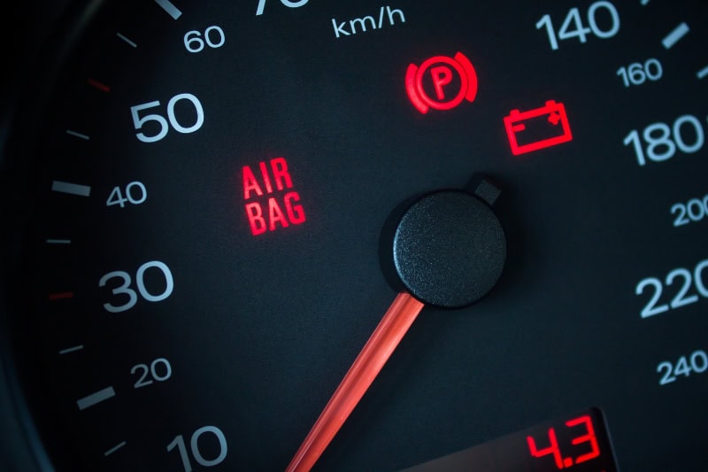 Significado de los colores de los testigos del coche
